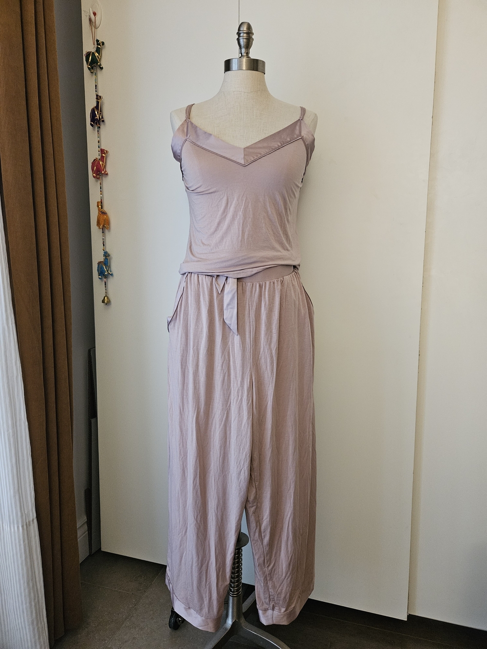 Relaxed pink Jumpsuit with Tie Waist and satin detail